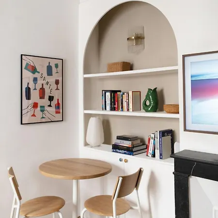 Minimalist Haussmannian 11 * פריז