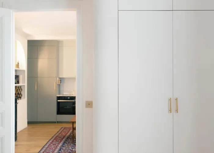 Minimalist Haussmannian 11