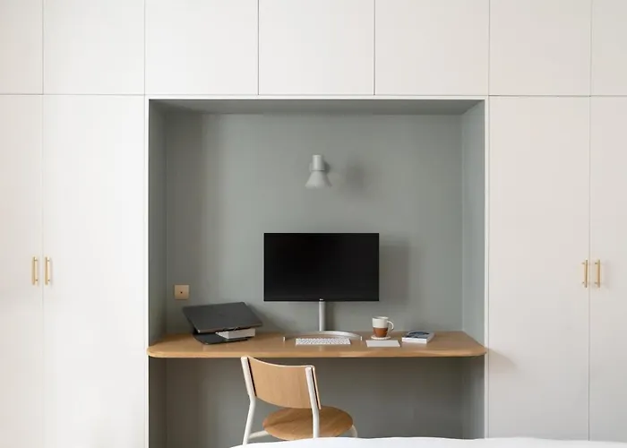 Minimalist Haussmannian 11 Apartment *
