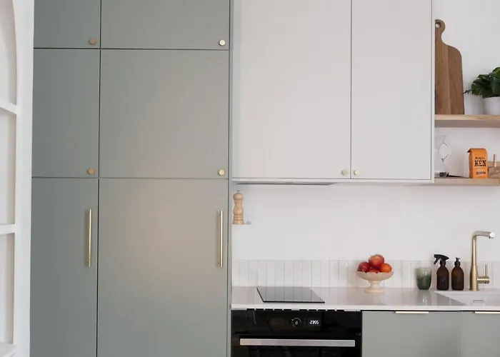Minimalist Haussmannian 11