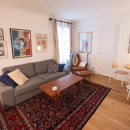 Minimalist Haussmannian 11