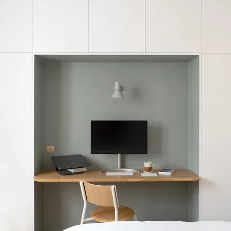 Minimalist Haussmannian 11 Apartment *