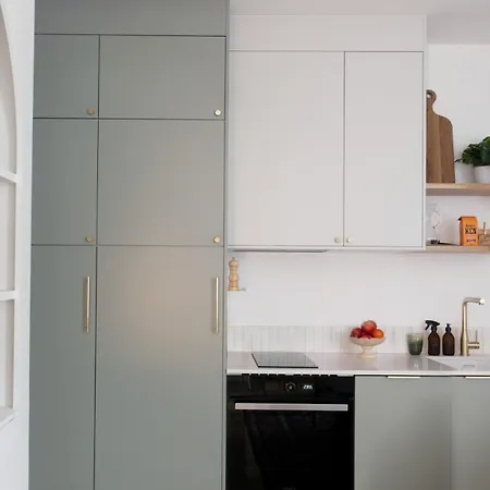 Minimalist Haussmannian 11