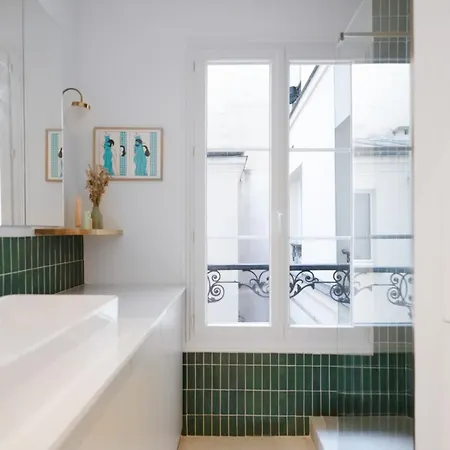 Minimalist Haussmannian 11 Daire Paris