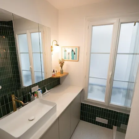 Minimalist Haussmannian 11