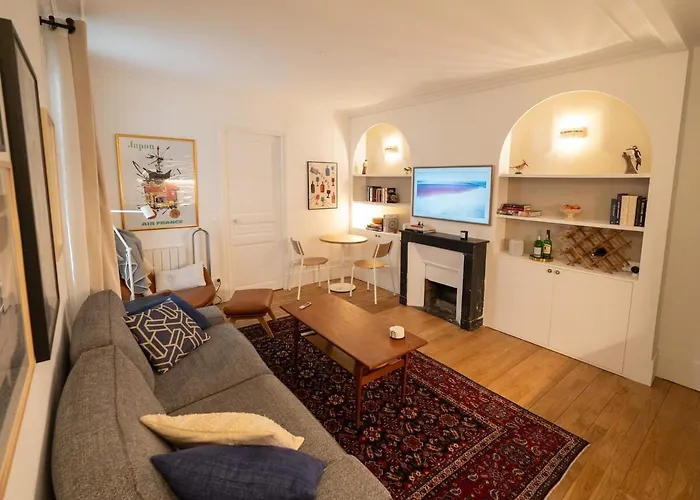 Minimalist Haussmannian 11 * 파리